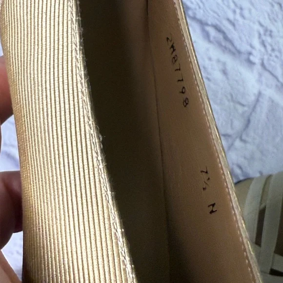 Vintage Stuart Weitzman Gold Cream Pumps Kitten Heel Made in Italy 7.5 Narrow - Picture 13 of 13